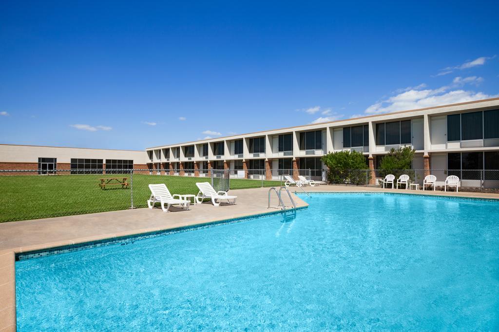 Days Inn צ'יליקות מראה חיצוני תמונה