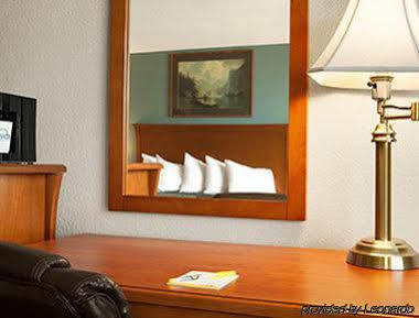 Days Inn צ'יליקות מראה חיצוני תמונה
